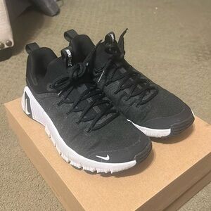 Nike women free metcon training shoes